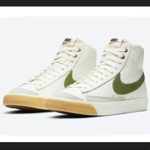 NIKE Blazer Mid ‘77 Asparagus Snakeskin size 9.5